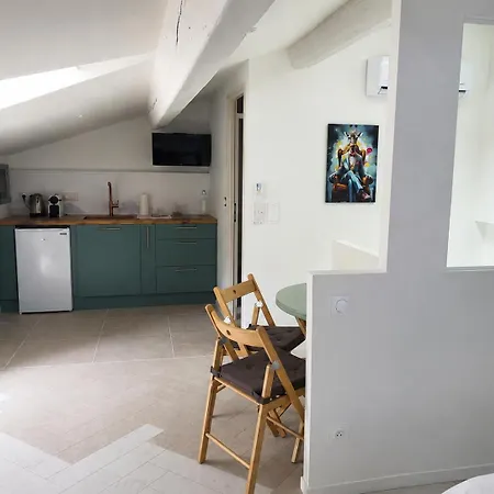Guest house Le Charme De Rue Littre - *